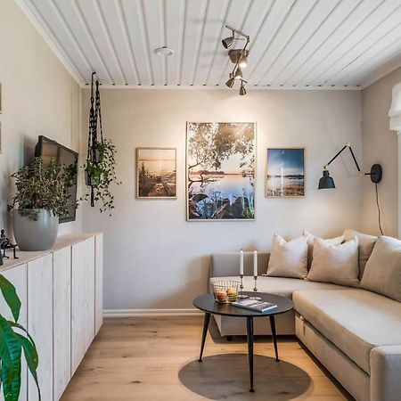 Nyrenoverat Gardshus Pa Havstomt Med Hoeg Standard Örnsköldsvik Exterior foto