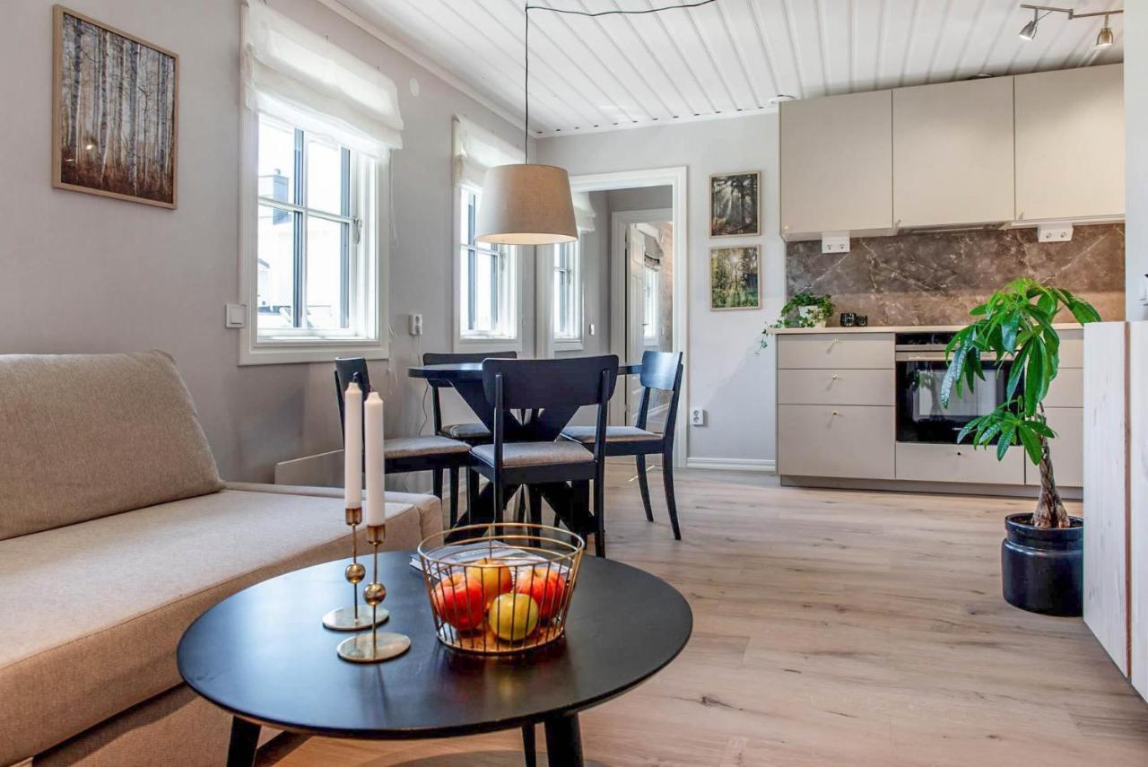 Nyrenoverat Gardshus Pa Havstomt Med Hoeg Standard Örnsköldsvik Exterior foto
